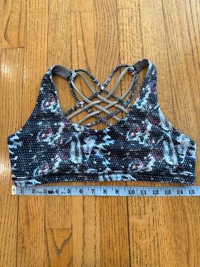 Lululemon Free to Be Zen Bra Size 6